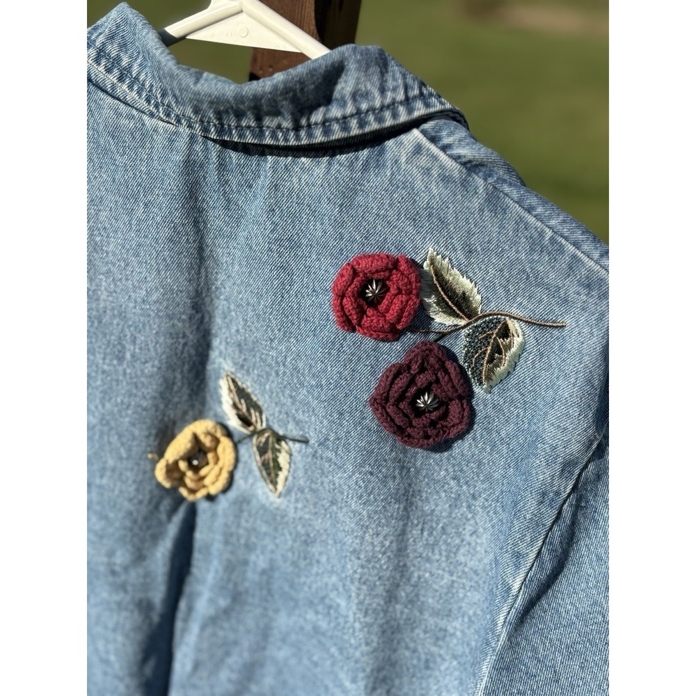 Vtg Blue Jean Denim Jacket with Floral Embroidery Size M Boho Hippie Buttons - Picture 8 of 14